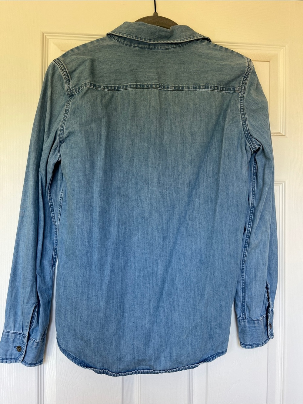 Banana Republic soft Wash light Denim Button-Up Shirt - Picture 3 of 4